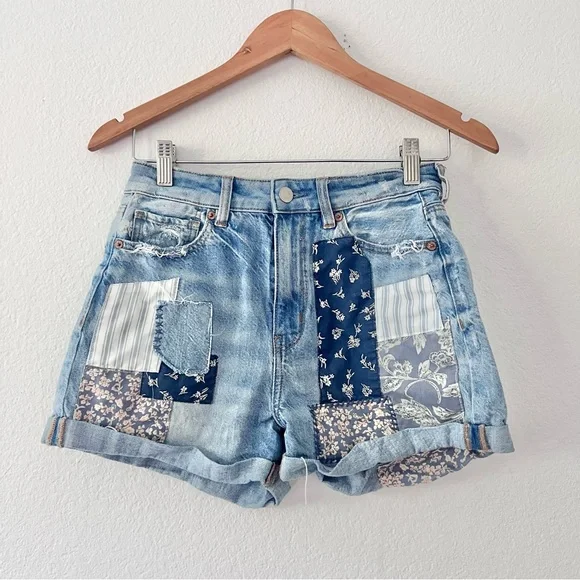 American Eagle Patchwork Rolled Hem Mom Jean Shorts Sz 2 - Picture 2 of 6